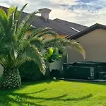 Dr Becsey Luxury -privat Medence ,jakuzzi,szauna Accommodatie bij particulieren Bekescsaba