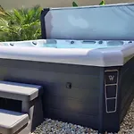 Dr Becsey Luxury -privat Medence ,jakuzzi,szauna Accommodatie bij particulieren Bekescsaba