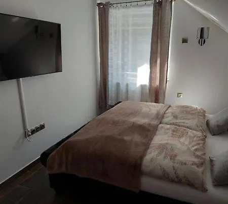 Dr Becsey Luxury -privat Medence ,jakuzzi,szauna Accommodatie bij particulieren *