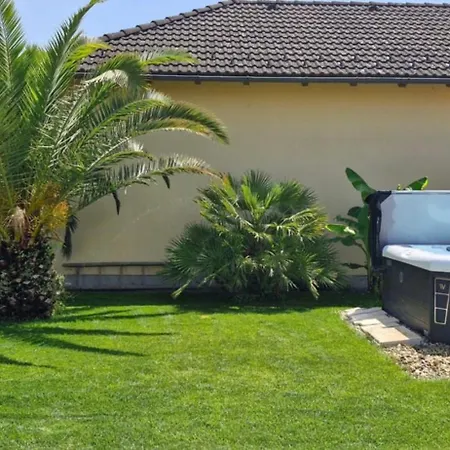 Dr Becsey Luxury -privát Medence ,jakuzzi,szauna Alloggio in famiglia *
