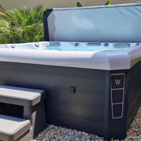 Dr Becsey Luxury -privát Medence ,jakuzzi,szauna Alloggio in famiglia Bekescsaba