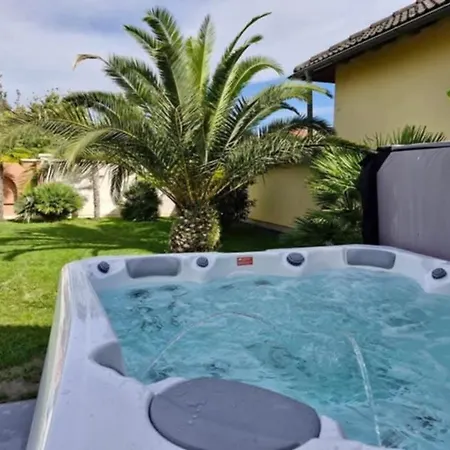 Dr Becsey Luxury -privát Medence ,jakuzzi,szauna Alloggio in famiglia Bekescsaba