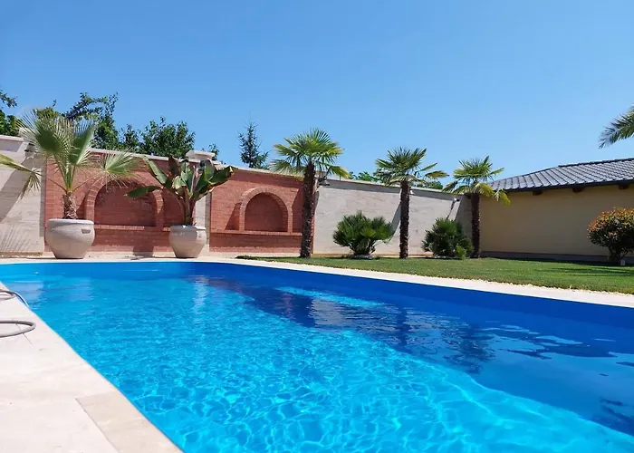 Alloggio in famiglia Dr Becsey Luxury -privát Medence ,jakuzzi,szauna