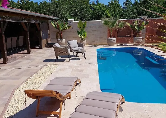 Alloggio in famiglia Dr Becsey Luxury -privát Medence ,jakuzzi,szauna