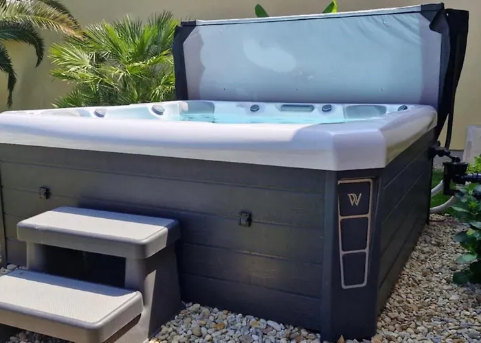 Dr Becsey Luxury -privat Medence ,jakuzzi,szauna Rum i privatbostad Bekescsaba